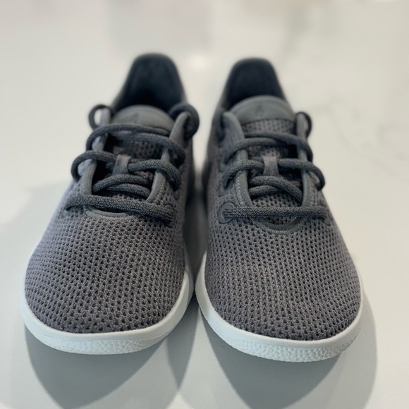Allbirds Women’s Tree Runners. Classic Mist Color. Size 7 - Picture 2 of 6